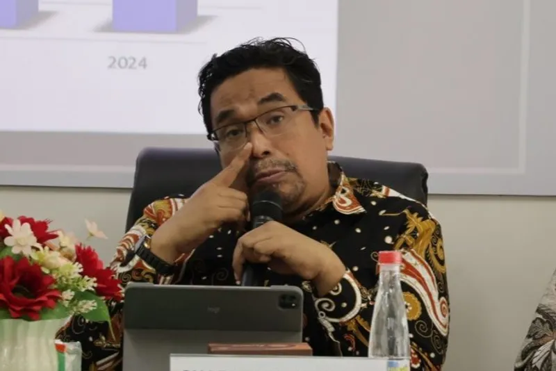 Direktur PUSaKO Fakultas Hukum Unand Charles Simabura