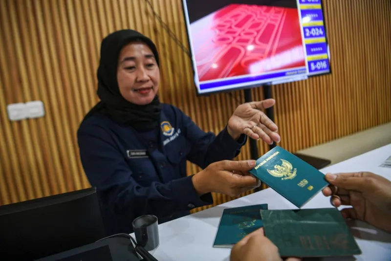 antarafoto-rencana-penerapan-satu-jenis-paspor-nasional-pada-2027-1767765969-1