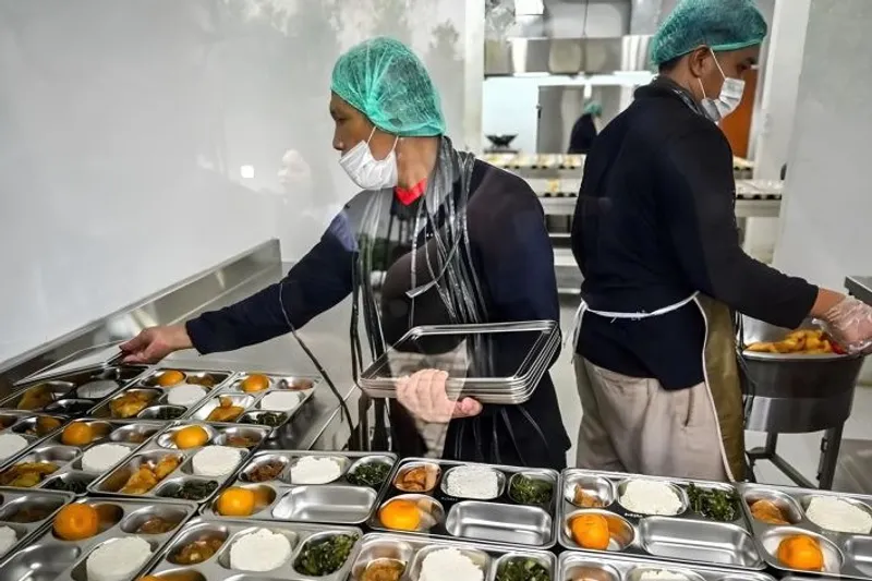 Ilustrasi - penyiapan menu program Makan Bergizi Gratis (MBG).