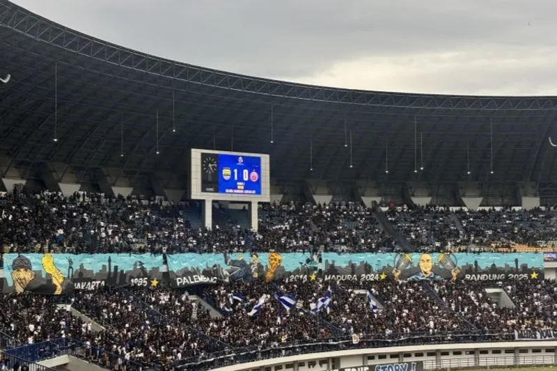 Situasi usai pertandingan Persib Bandung melawan Persija Jakarta 