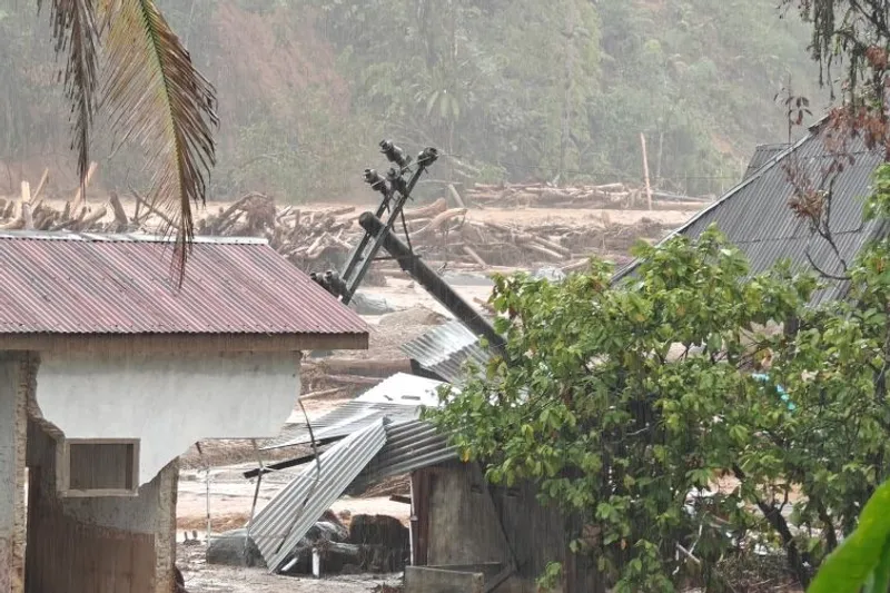Permukiman warga hancur dihantam banjir bandang di Sumatra Utara