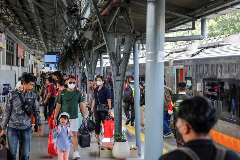 antarafoto-jumlah-penumpang-kereta-api-saat-libur-isra-mikraj-1768554907-1