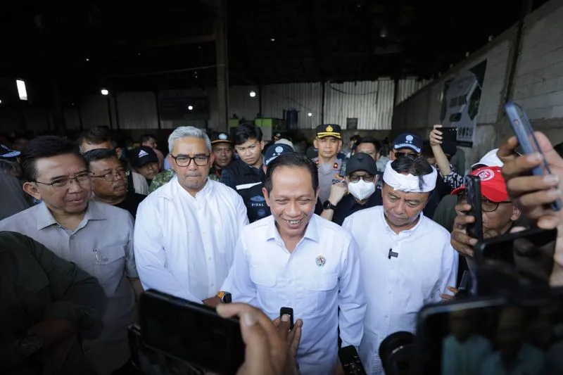 Menteri Lingkungan Hidup Hanif Faisol 