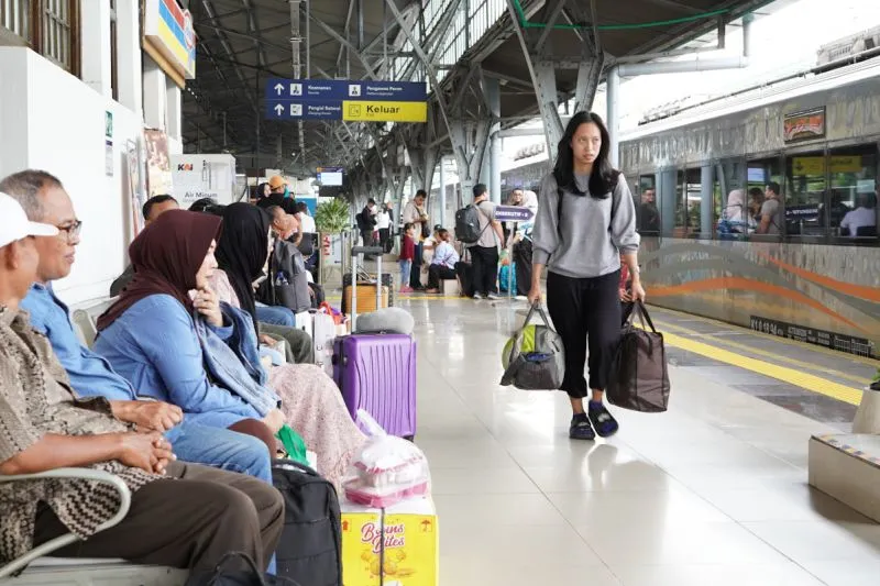 PT KAI melakukan rekayasa pola operasi imbas jalur KA di Pekalongan Banjir