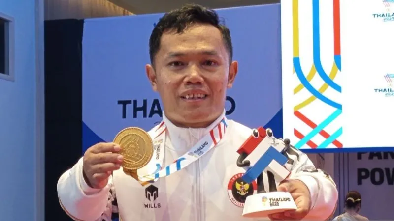 Atlet para angkat beban Indonesia Hilman 