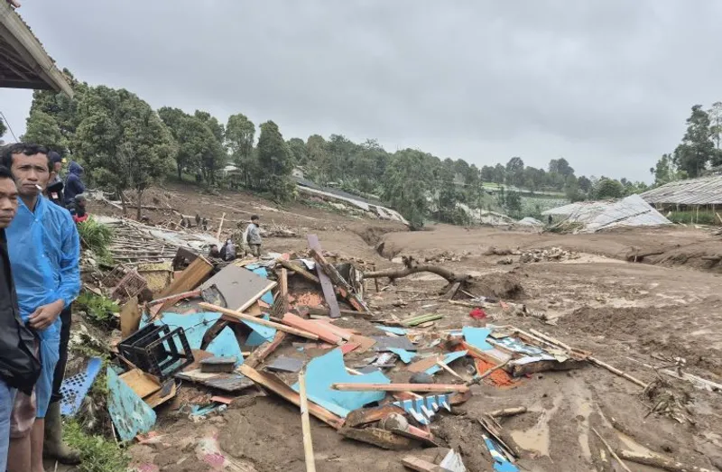proses pencarian korban longsor di Kecamatan Cisarua, Kabupaten Bandung Barat