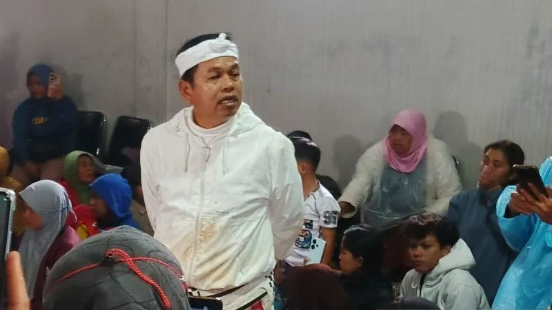 Gubernur Dedi Mulyadi 