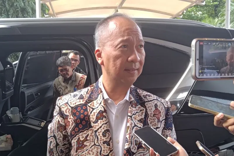 Menteri Perindustrian Agus Gumiwang Kartasasmita