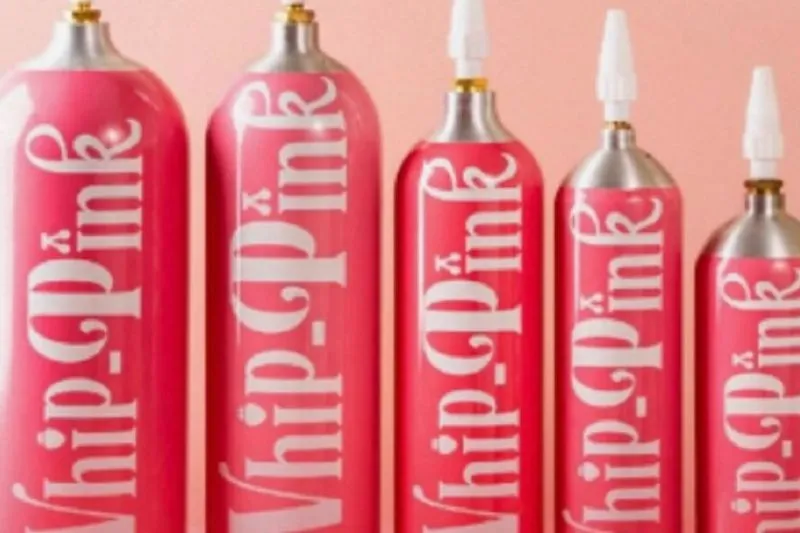 Gas tertawa atau nitrous oxide (NO2). 