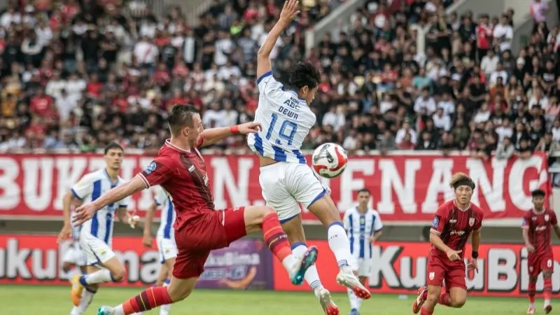 Pesepak bola Persis Solo Roman Paparyha 