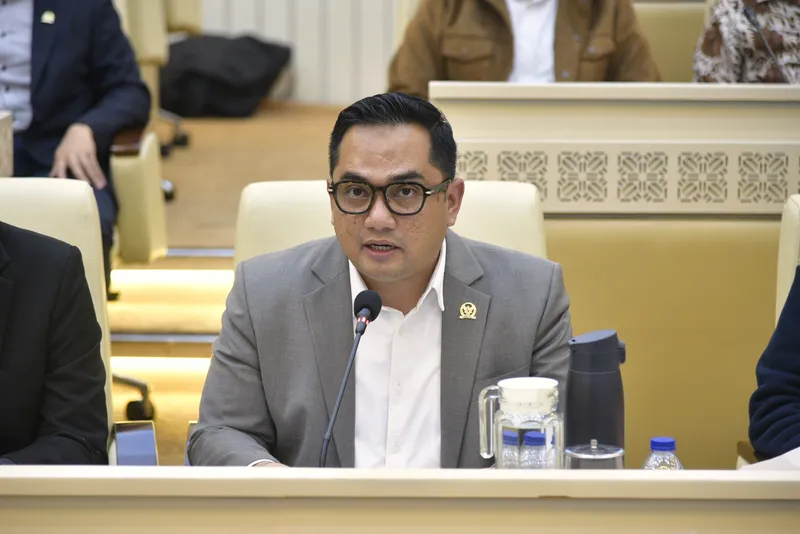 Ketua Komisi II DPR, RI M. Rifqinizamy Karsayuda