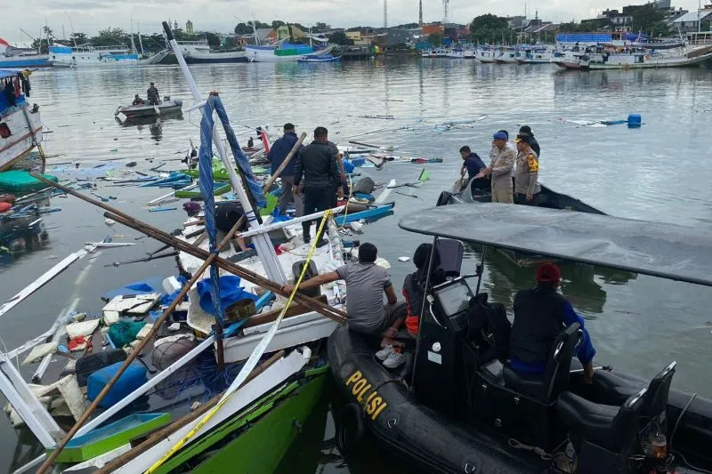  lokasi insiden ledakan kapal nelayan KM Risnawati Indah di Pelabuhan Paotere, Makassar
