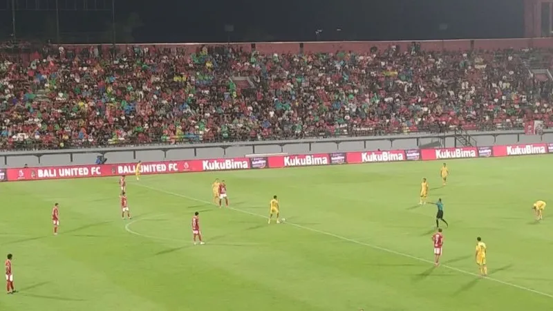 Persebaya Surabaya lawan Bali United