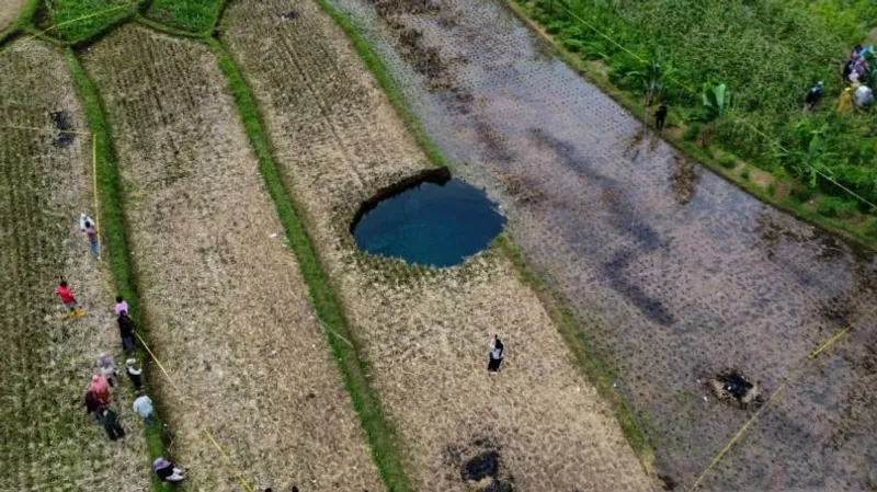 Foto udara sinkhole Situjuah di Kabupaten Limapuluh Kota, Sumatra Barat