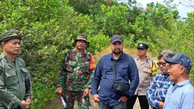 survei lapangan untuk dilakukan pemulihan lahan bekas tambang bijih timah