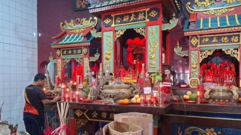 Suasana Kelenteng Tek Seng Bio 