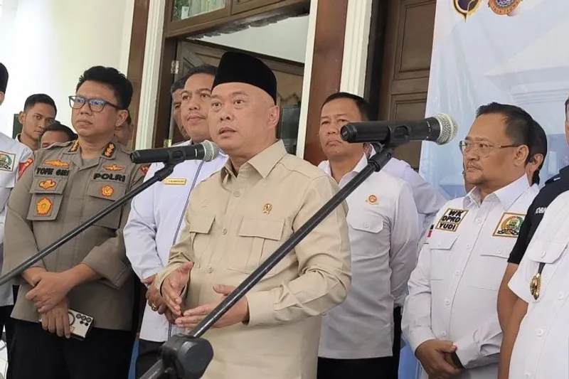 Menteri Perhubungan Dudy Purwagandhi 