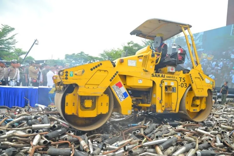 pemusnahan sebanyak 4.599 knalpot bising di Mapolda Jabar