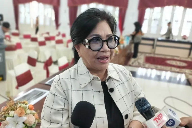 Wakil Ketua Komisi VII DPR RI Evita Nursanty saat diwawancarai di Kota Padang