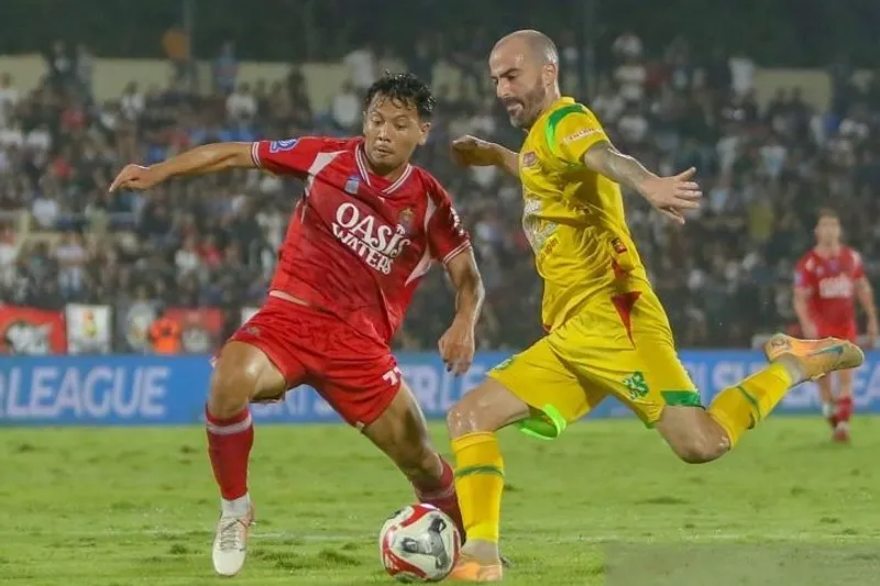 Pesepak bola Persebaya Surabaya Milos Raickovic (