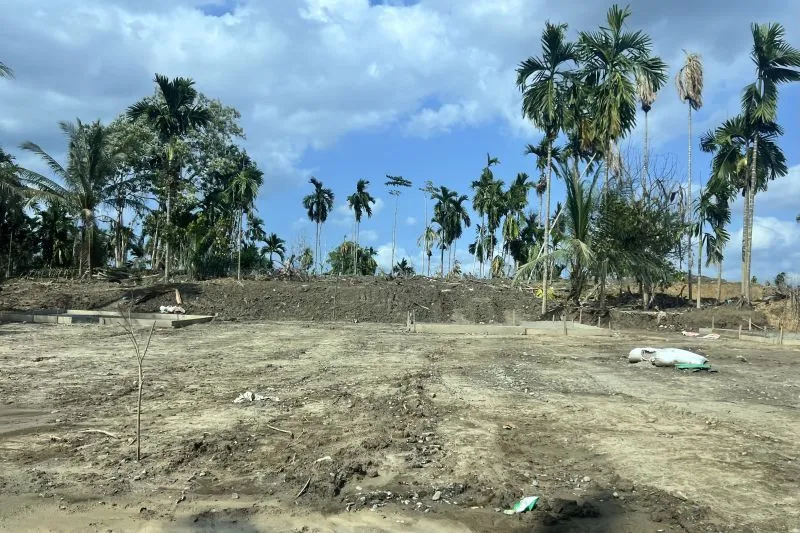 Tanah yang disiapkan untuk pembangunan hunian sementara (huntara) Desa Sahraja 