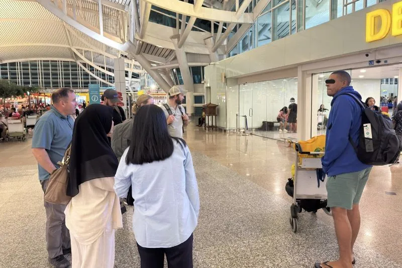 TS (kanan), warga negara Amerika Serikat yang telah rampung menjalani 