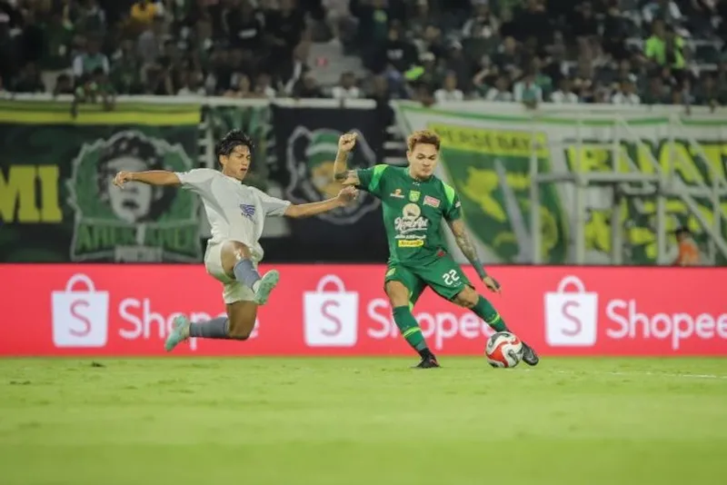 Pesepakbola Persebaya Surabaya Gali Freitas 