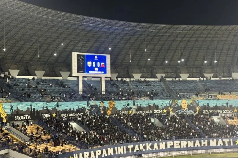 Persib Bandung melawan Madura United 