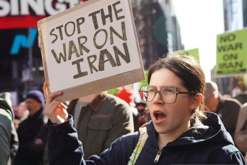 aksi unjuk rasa menentang serangan AS-Israel terhadap Iran, di New York