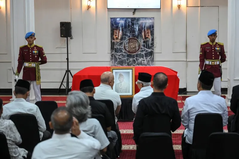 antarafoto-wapres-ke-6-try-sutrisno-wafat-1772429799-1