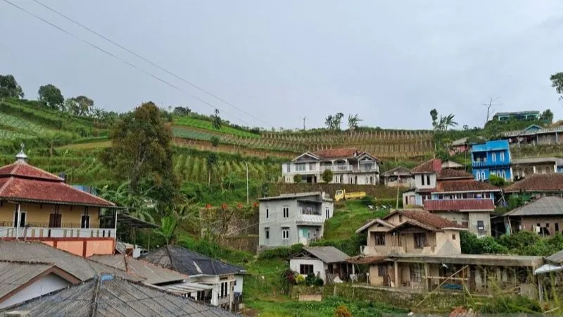 Jalur Puncak II yang membentang di Desa Batulawang