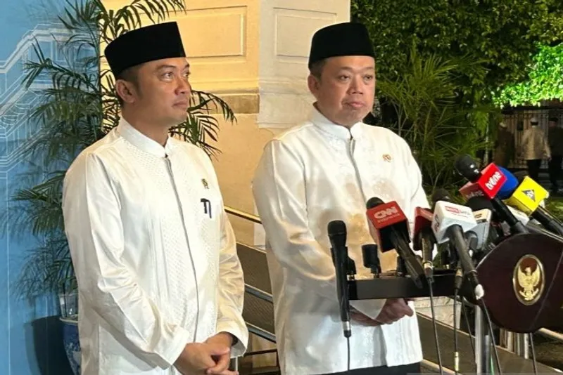 Menteri Agraria dan Tata Ruang/Kepala Badan Pertanahan Nasional (ATR/BPN) Nusron Wahid (kanan) usai mendampingi Presiden dalam pertemuan dengan para tokoh ulama dan organisasi kemasyarakatan (ormas) Islam di Istana Kepresidenan, Jakarta, Kamis (5/3/2026) malam. ANTARA/Maria Cicilia Galuh