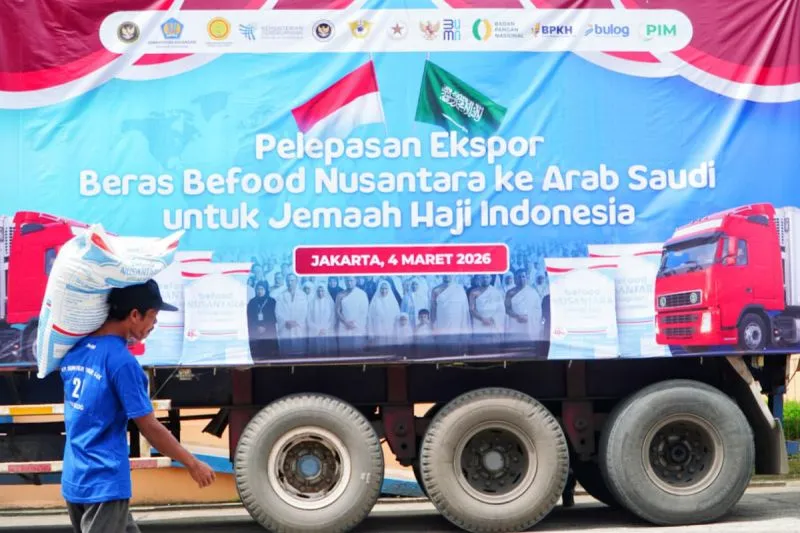 kontainer berisi beras yang akan diekspor ke Arab Saudi 