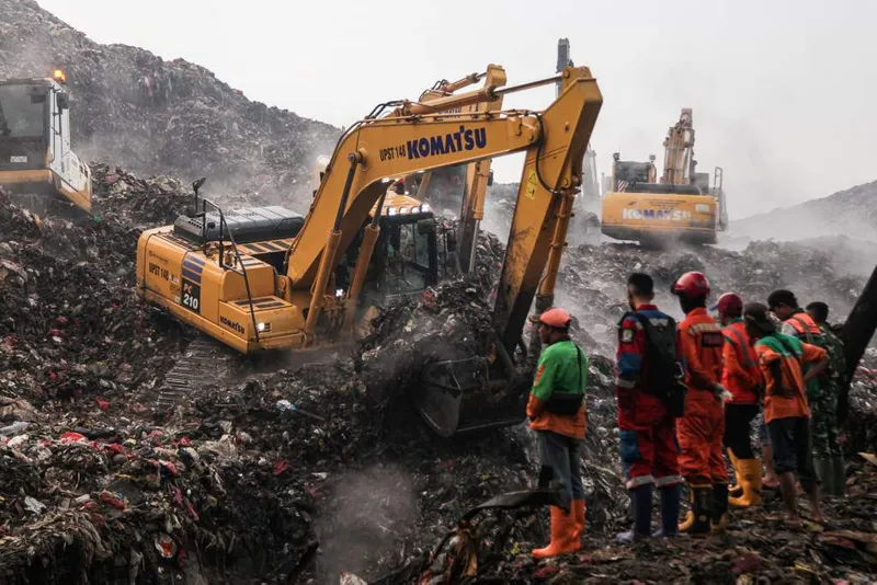 antarafoto-pencarian-korban-longsor-di-tpst-bantargebang-1773035194-1