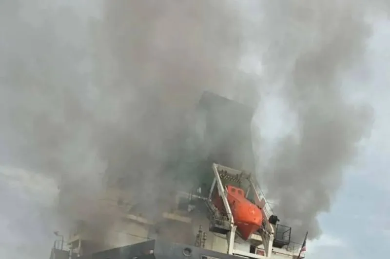 kapal kargo setelah diserang di Selat Hormuz 