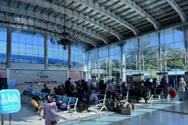 ruang tunggu Pelabuhan Bakauheni Lampung pada