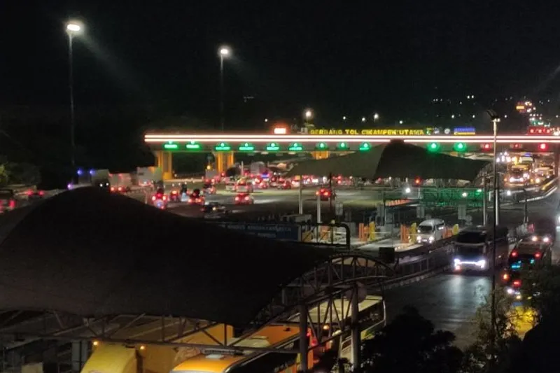 Cikampek Utama terpantau ramai lancar