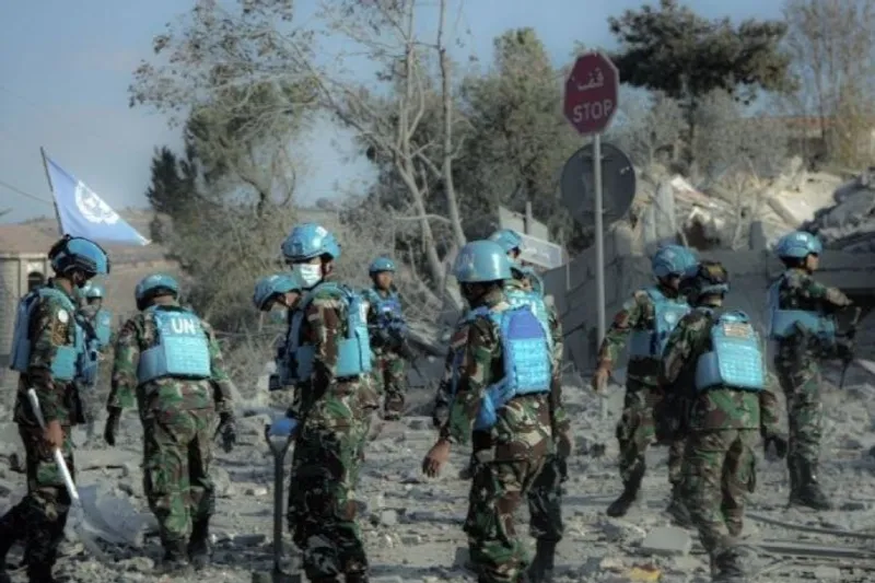 Prajurit TNI dari Satgas Batalyon Mekanis (Yonmek) TNI Kontingen Garuda Indobatt