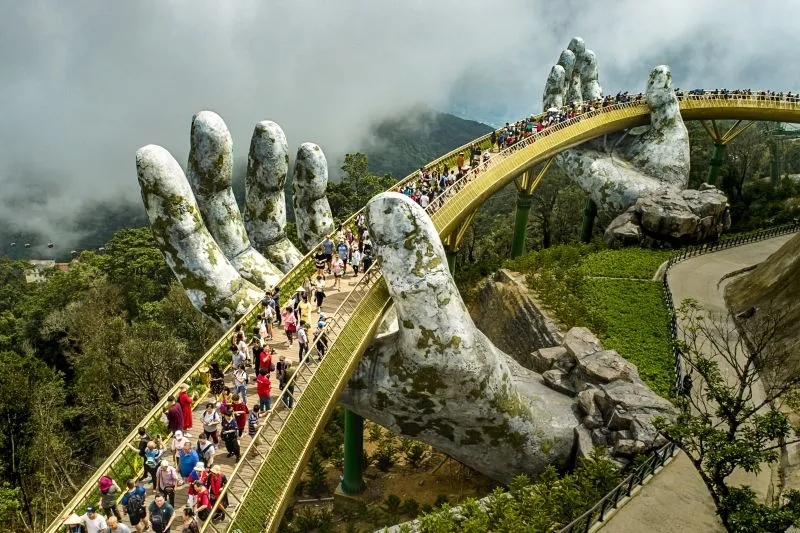 destinasi wisata Jembatan Emas (Golden Bridge) di Vietnam