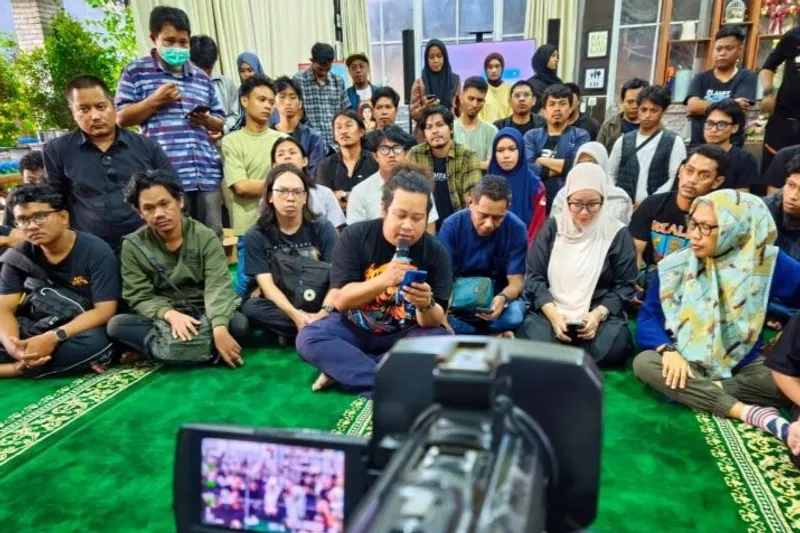 Suasana pembacaan pernyataan dukungan solidaritas oleh koalisi Organisasi Masyarakat Sipil (OMS)