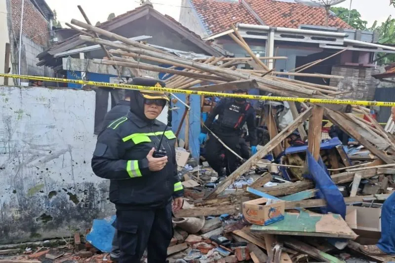 tempat kejadian perkara atas kasus ledakan petasan di Kota Pekalongan