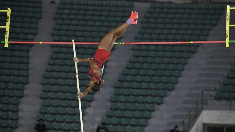 Atlet lompat tinggi galah Indonesia Diva Renatta 