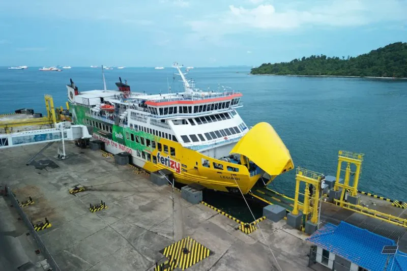 Kapal penyeberangan ferry milik PT ASDP 