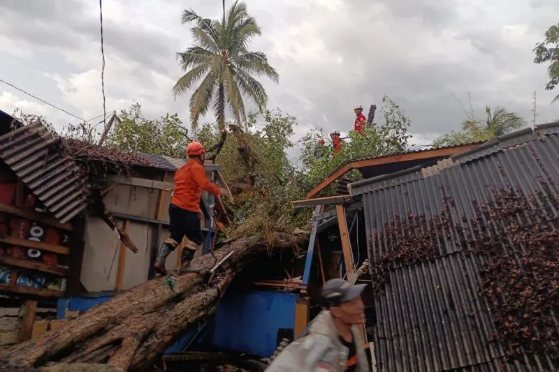 kerusakan rumah warga akibat cuaca ekstrem di Kabupaten Cianjur