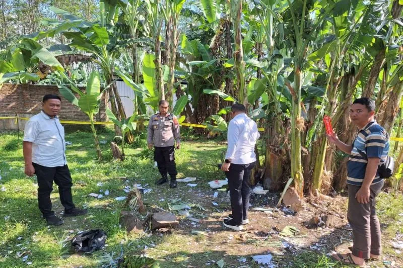 penyelidikan di lokasi ledakan petasan yang menewaskan satu orang korban 