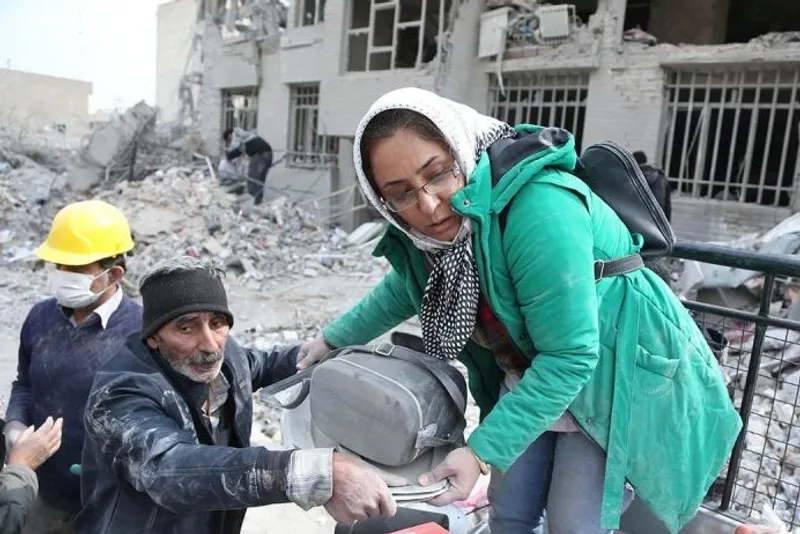 rumah-rumah yang hancur akibat serangan udara Israel di Teheran, Iran