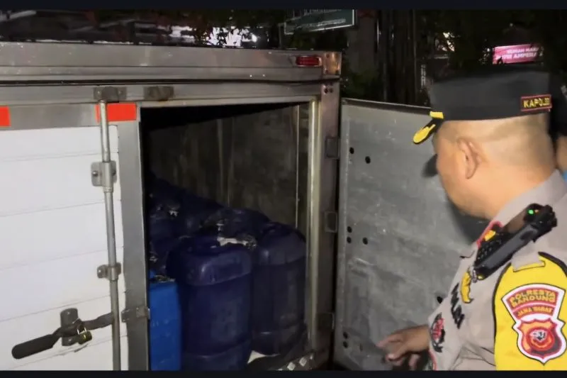 Satu unit mobil boks diamankan petugas kepolisian