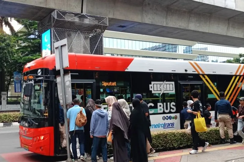 bus Transjakarta di Blok M
