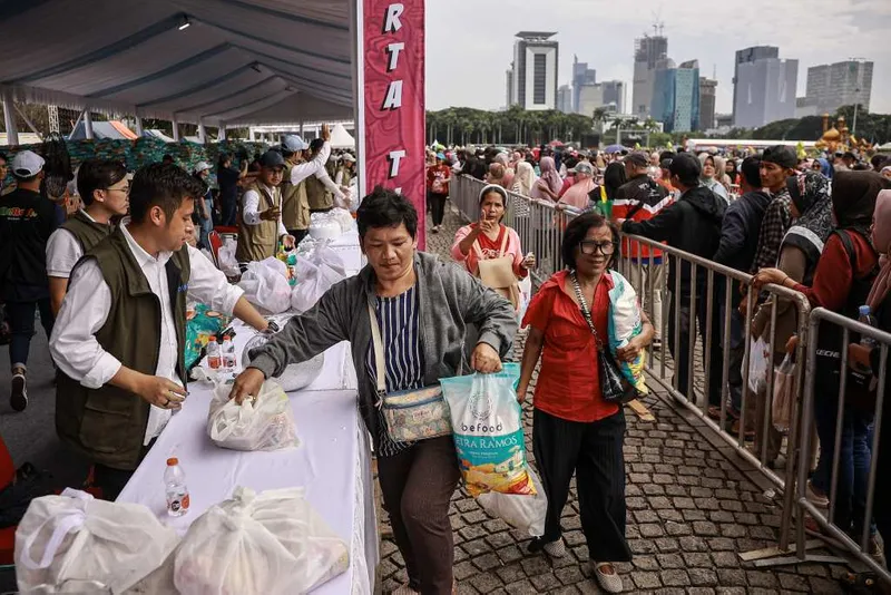 antarafoto-pasar-murah-untuk-rakyat-di-monas-1774704189-1