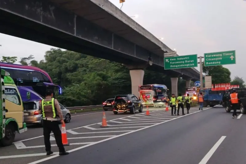 Penerapan contraflow tambahan lajur. 